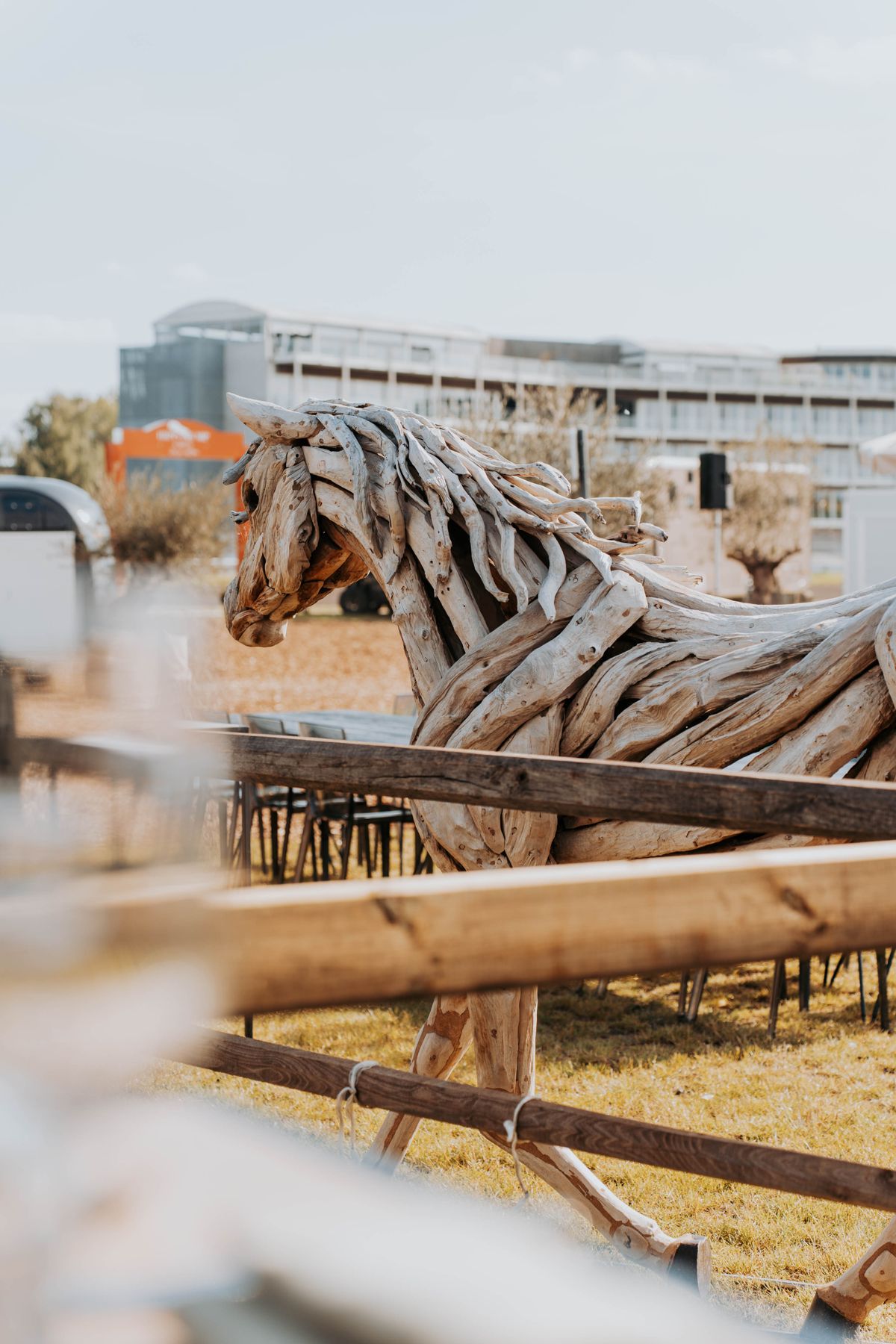 Paardensculptuur van hout